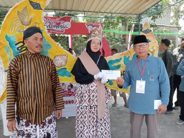 Harmonis Membuhahkan Hasil, Kolaborasi Pesantren dan Masyarakat RT 01 Raih Dua Prestasi di Festival Karnaval LPM Padukuhan Wonosobo 2026