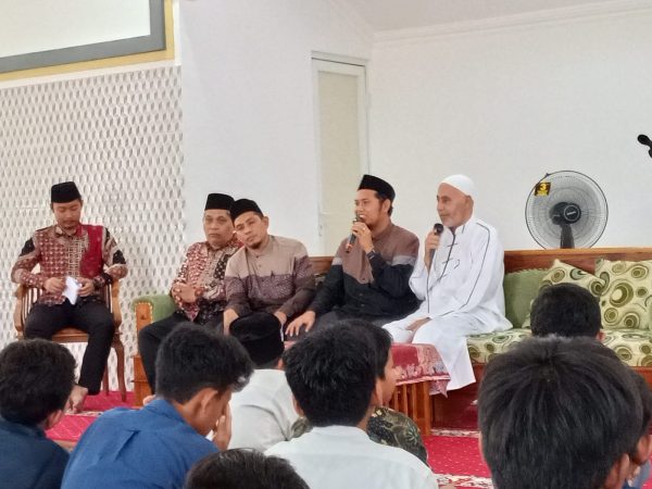 Santri dan Asatiz Miftahunnajah Talaqqi Al-Fatihah Bersama Al-Muqri’ Syaikh Hasan Abdul Ghani Abi Sittah
