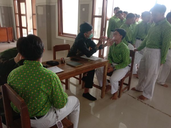 Cek Kesehatan Gratis di MA Miftahunnajah, Puskesmas Ngaglik 1 Dorong Siswa Lebih Peduli Kesehatan