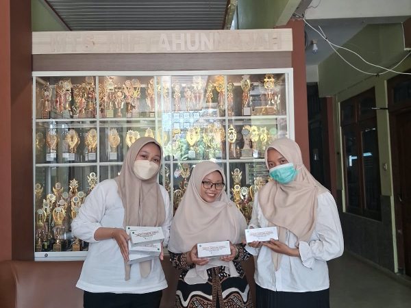 MTs Miftahunnajah Perkuat Perhatian Kesehatan Santri Putri melalui Pemberian Tablet Tambah Darah