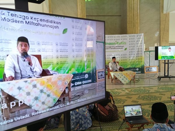 Pembinaan Bulanan Civitas Miftahunnajah Bersama Ustaz Ridwan Hamidi, Lc., M.Pi., M.A., Belajar Menggali Hikmah dari Kisah-Kisah Al-Qur’an